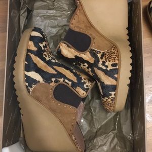 Donald Pliner Ingrid animal print